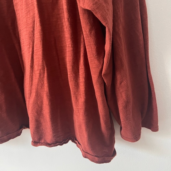 Old Navy Women's Long Sleeve Top in Rust - Picture 2 of 10
